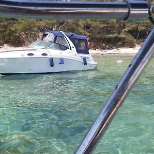 Hebergement Insolite Sur Un Bateau à Quai Bateau-hôtel