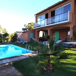 Superbe Bas De 80 M2 Piscine Privee Reservee Aux Vacanciers Avec Vue Magnifique 6 Couchages Appartement